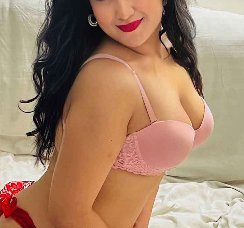 Russian escorts in New Delhi Airport